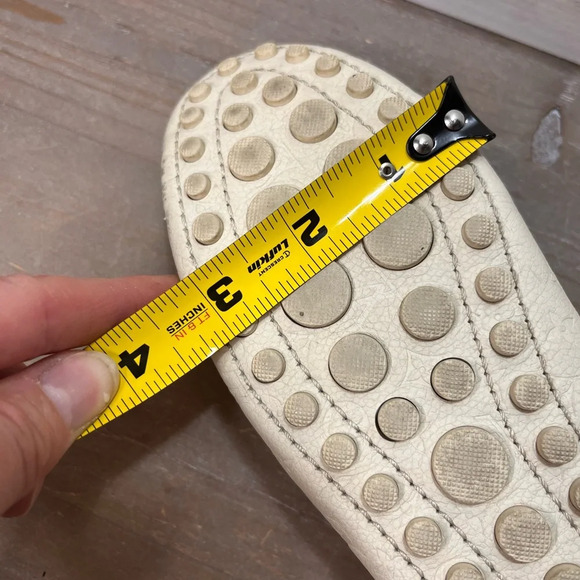 Auth Louis Vuitton Cream Monogram Embossed Leather Gloria Loafers Size 35 US 4.5 - Picture 11 of 12